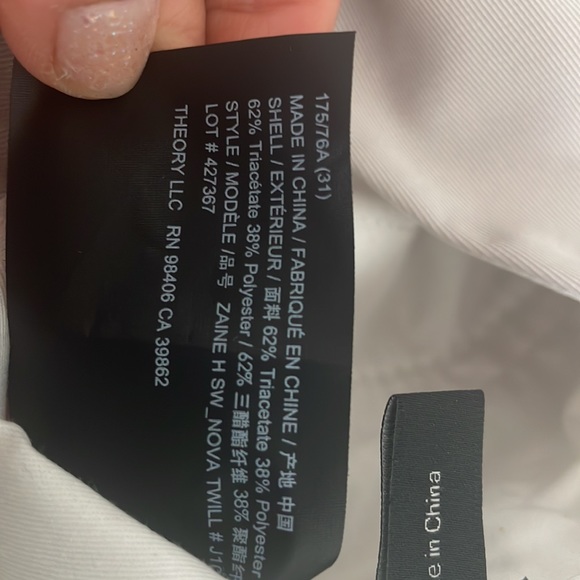 Look like a model with this Theory size 31 color YNE for man - Picture 4 of 4